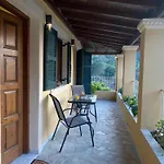Alexandra\'S Boutique House