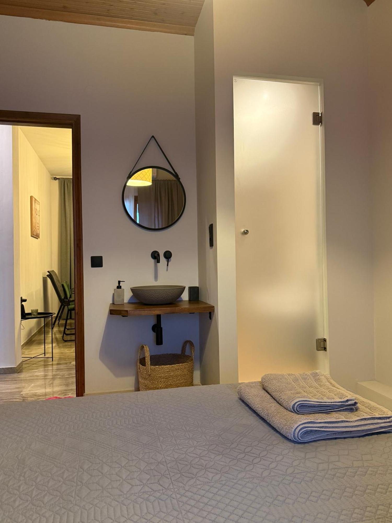 Alexandra's Boutique House * Kato Garouna