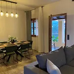 Alexandra\'S Boutique House